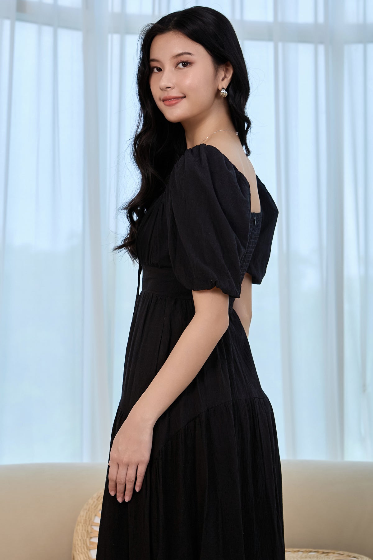 Lady Ribbon Pouf Sleeves Dress in Black