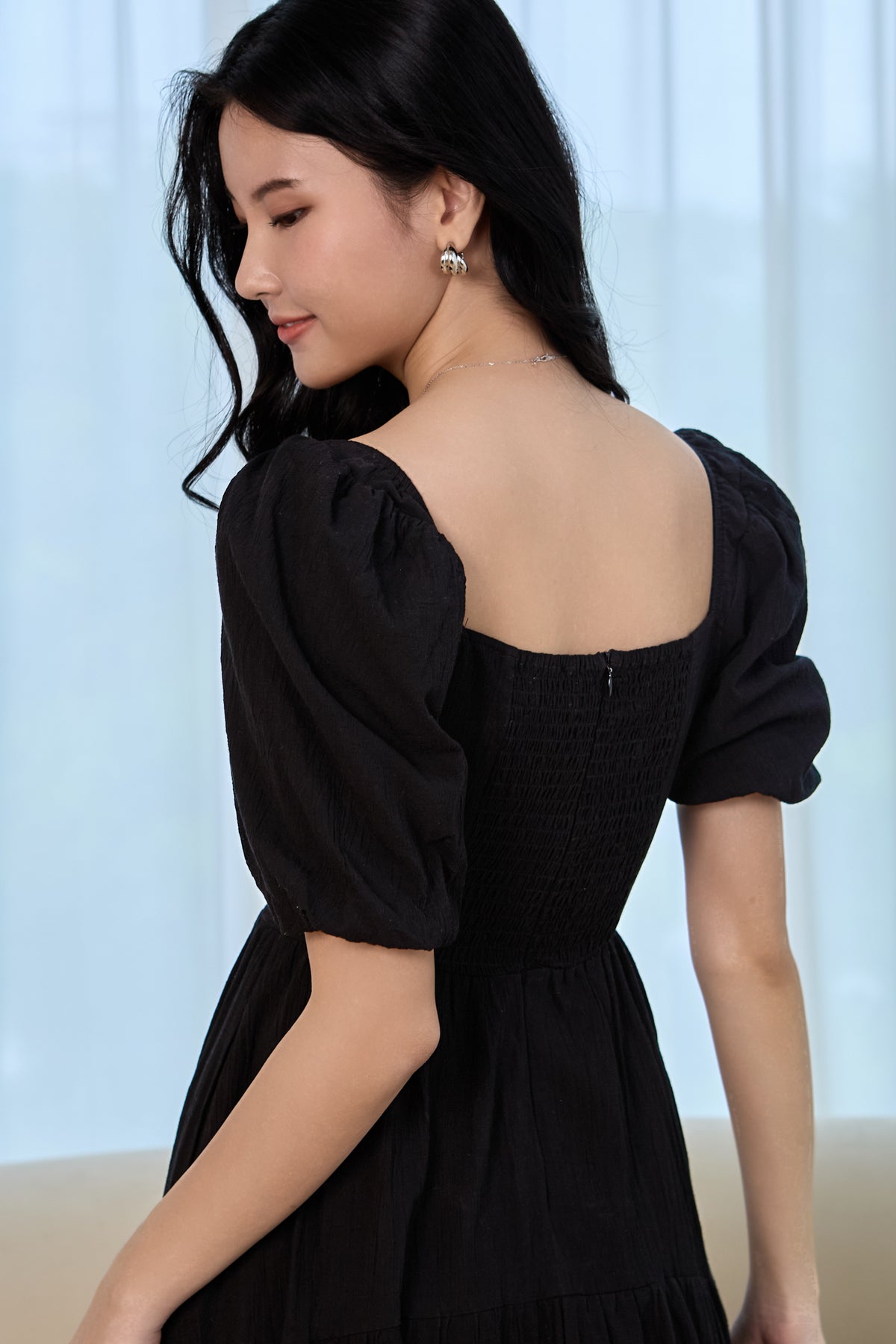 Lady Ribbon Pouf Sleeves Dress in Black