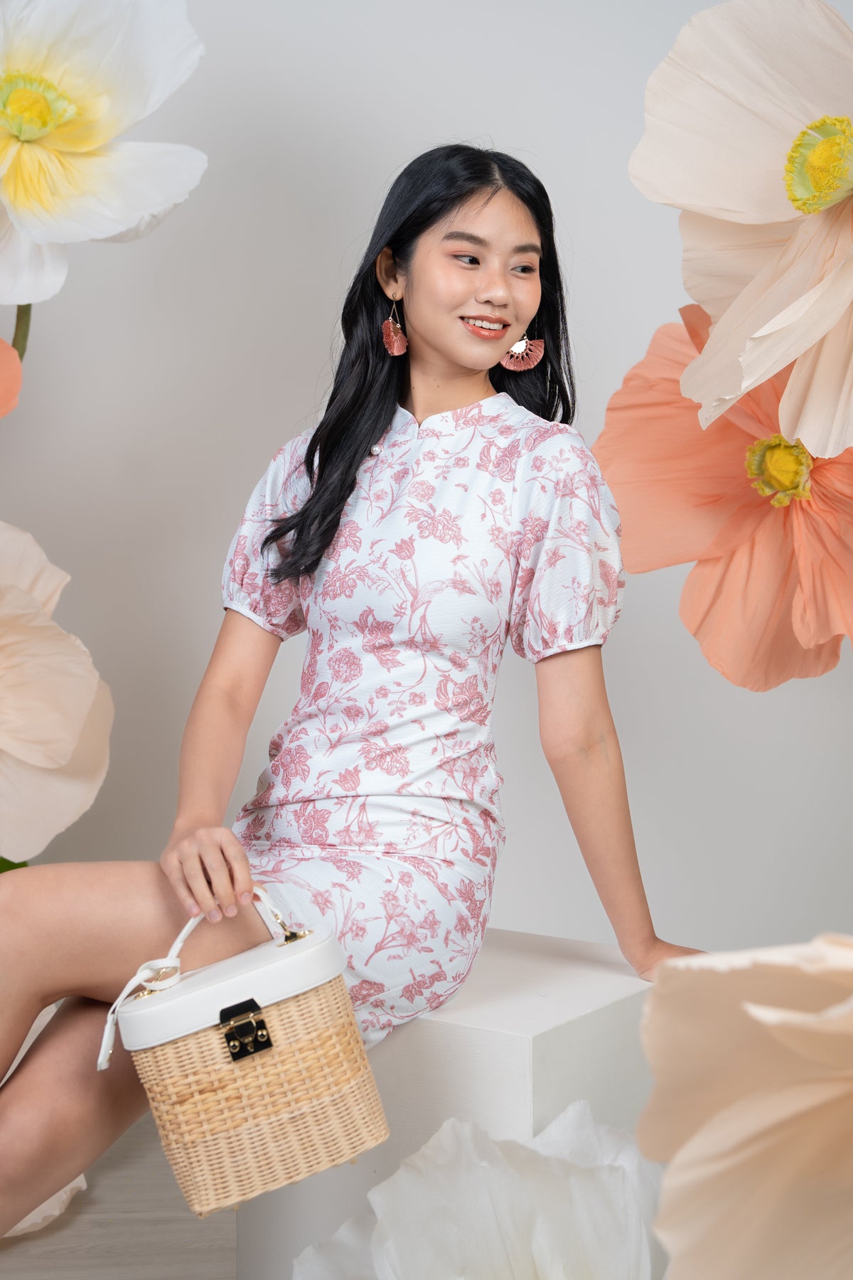 Leah Pearl Pouf Sleeves Cheongsam Dress in Pink Floral