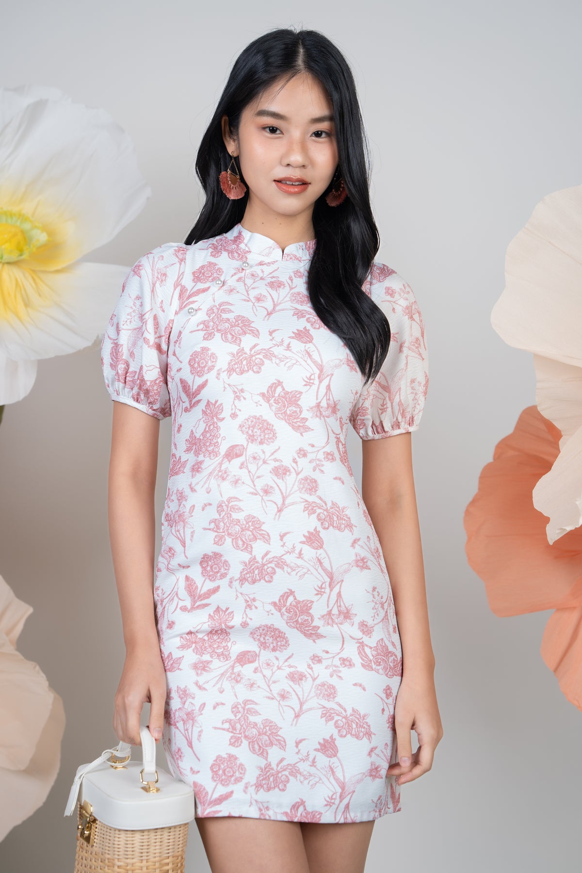 Leah Pearl Pouf Sleeves Cheongsam Dress in Pink Floral