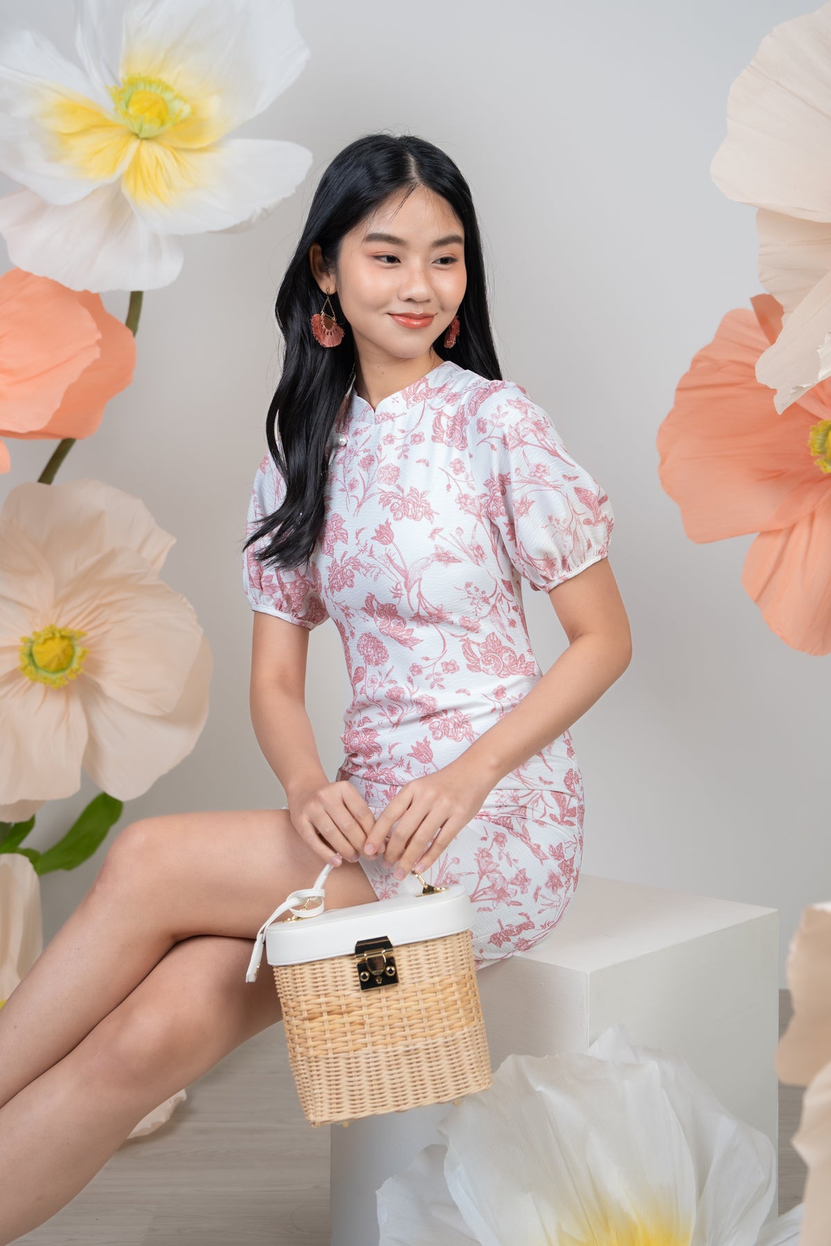 Leah Pearl Pouf Sleeves Cheongsam Dress in Pink Floral