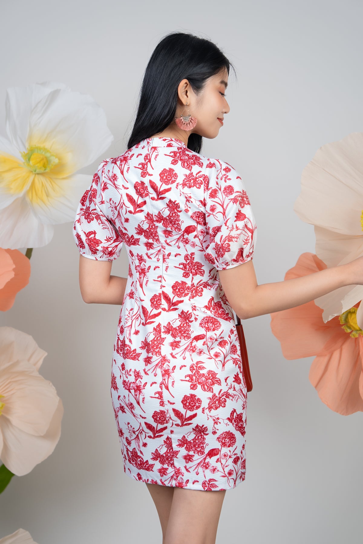 Leah Pearl Pouf Sleeves Cheongsam Dress in Red Floral