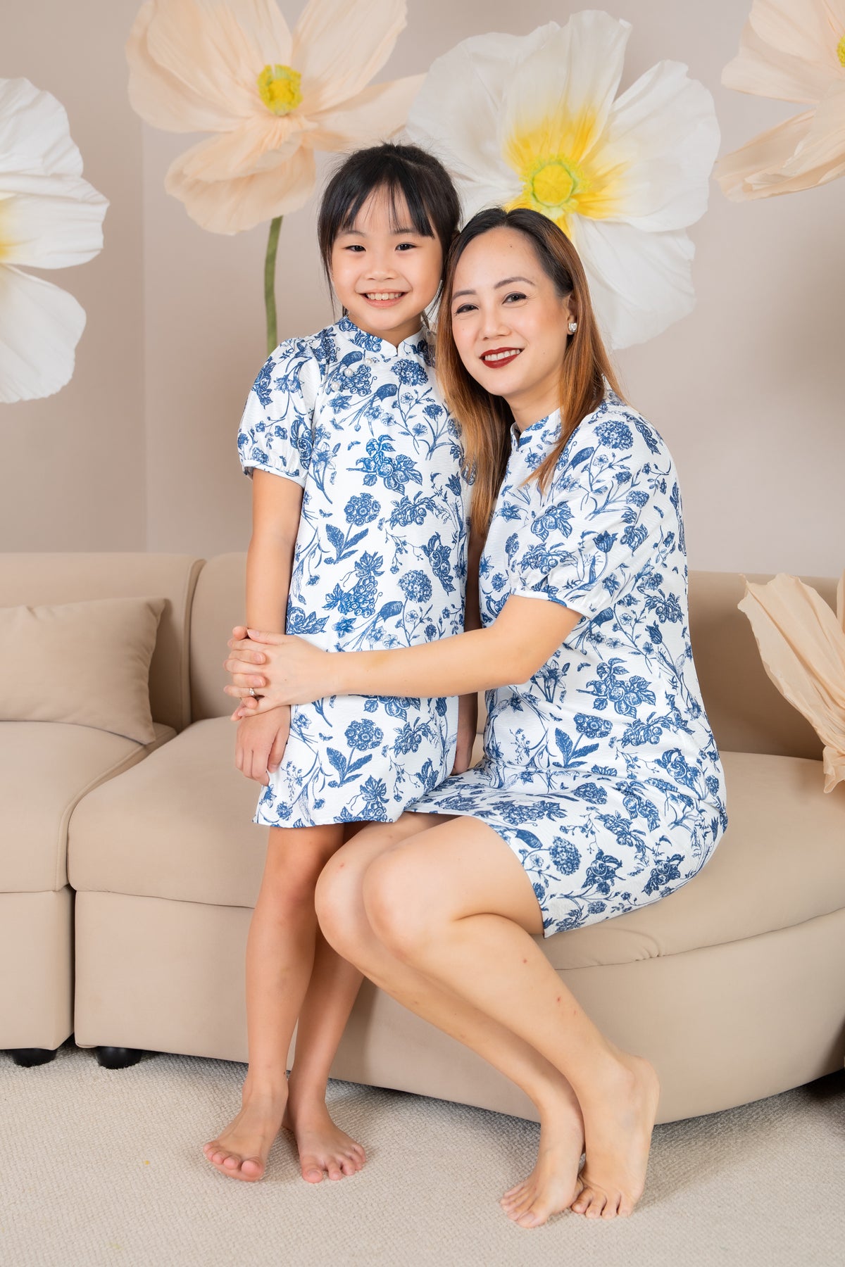 Leah Pearl Pouf Sleeves Cheongsam Dress in Navy Floral