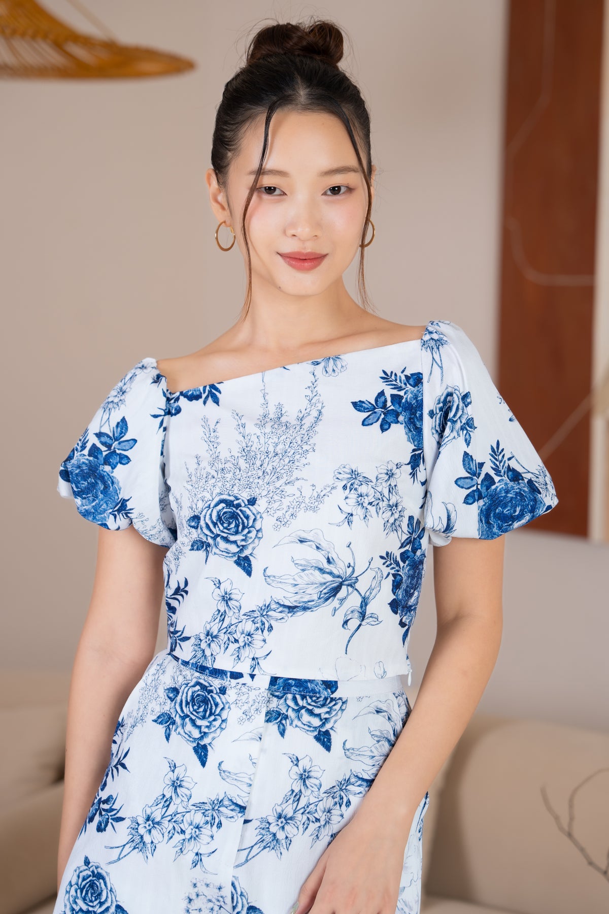 Sandra Pouf Sleeves Slanted Top in Navy Florals