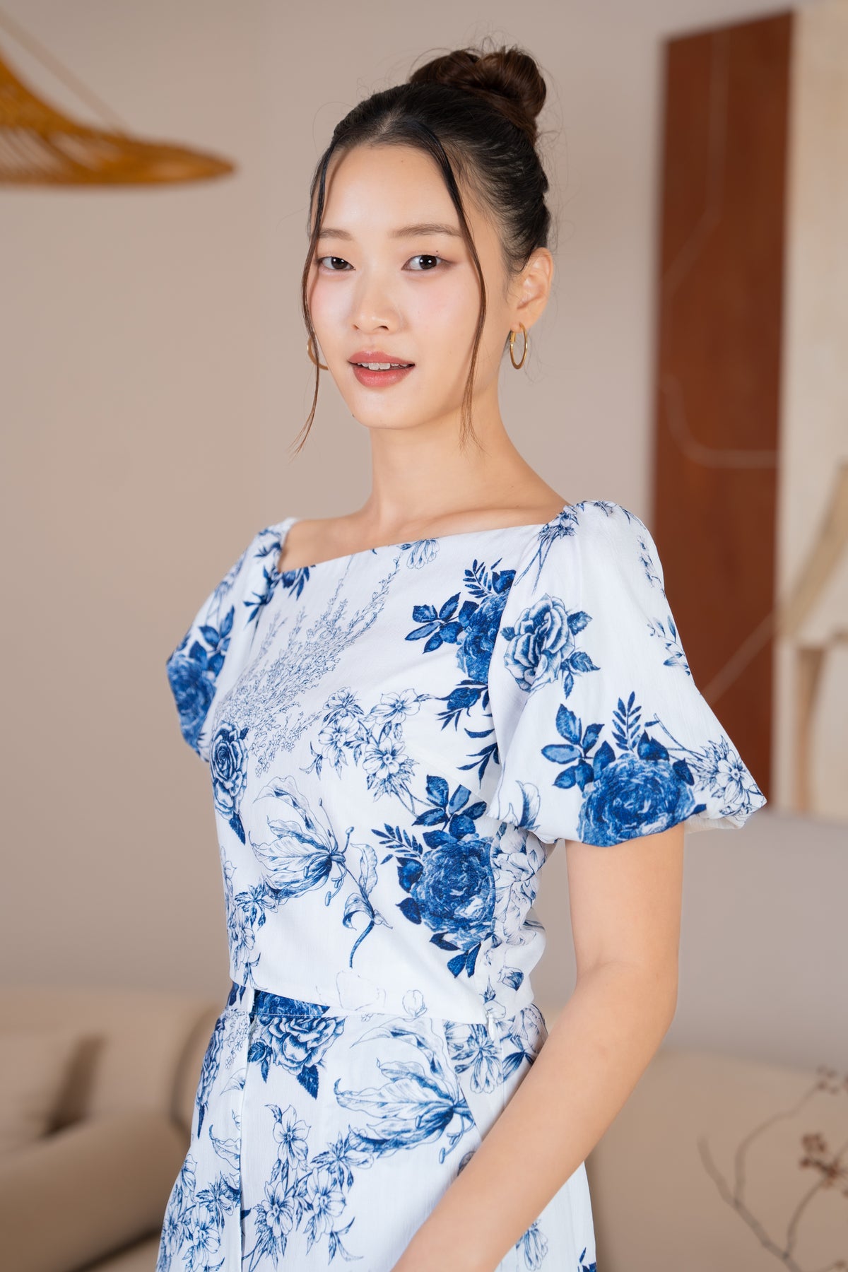 Sandra Pouf Sleeves Slanted Top in Navy Florals