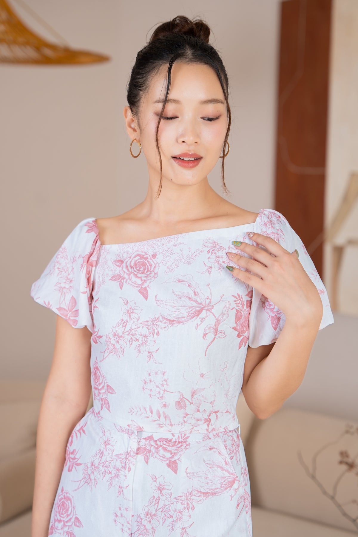 Sandra Pouf Sleeves Slanted Top in Pink Florals