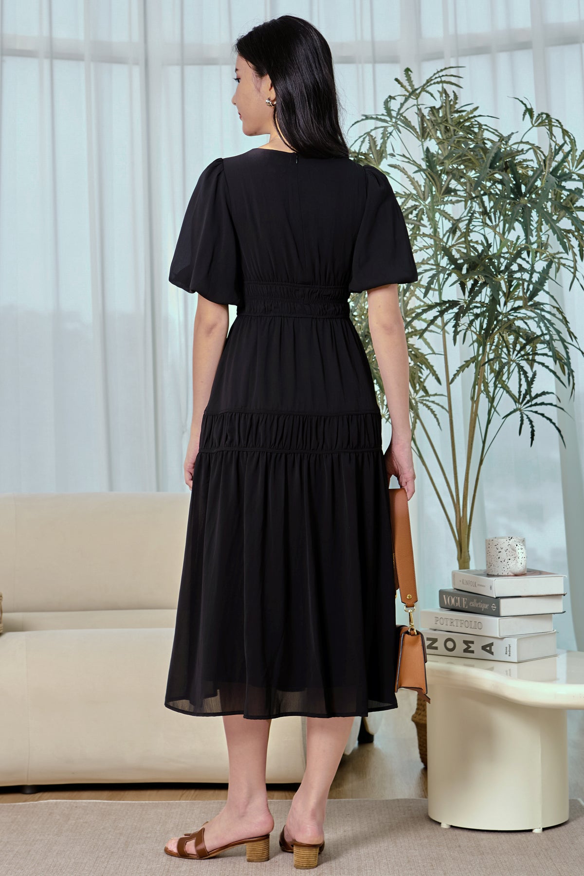 Tessa Key-Hole Pouf Sleeves Dress in Black