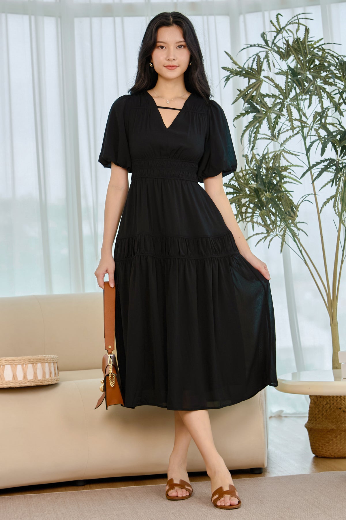 Tessa Key-Hole Pouf Sleeves Dress in Black