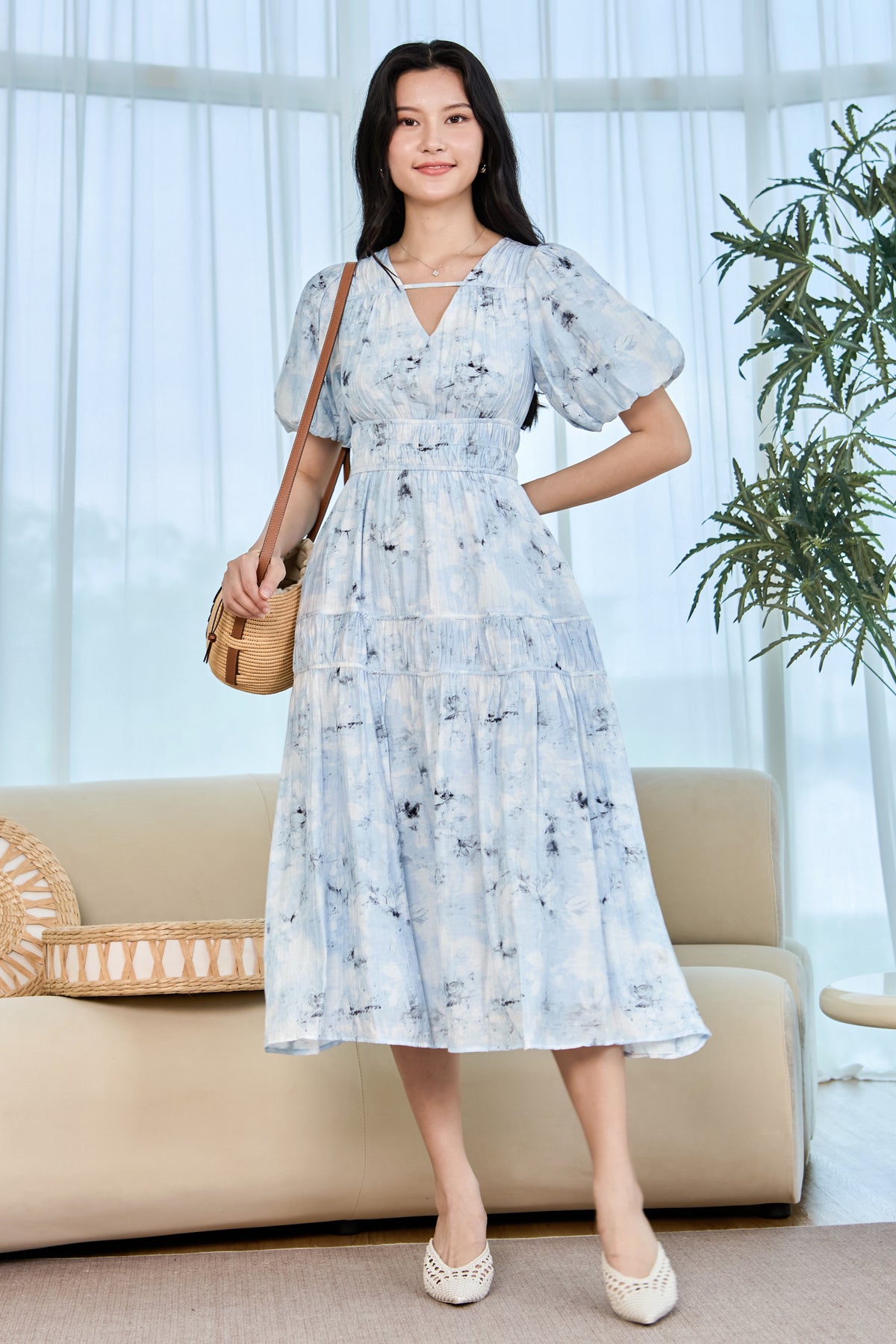 Tessa Key-Hole Pouf Sleeves Dress in Sky Floral