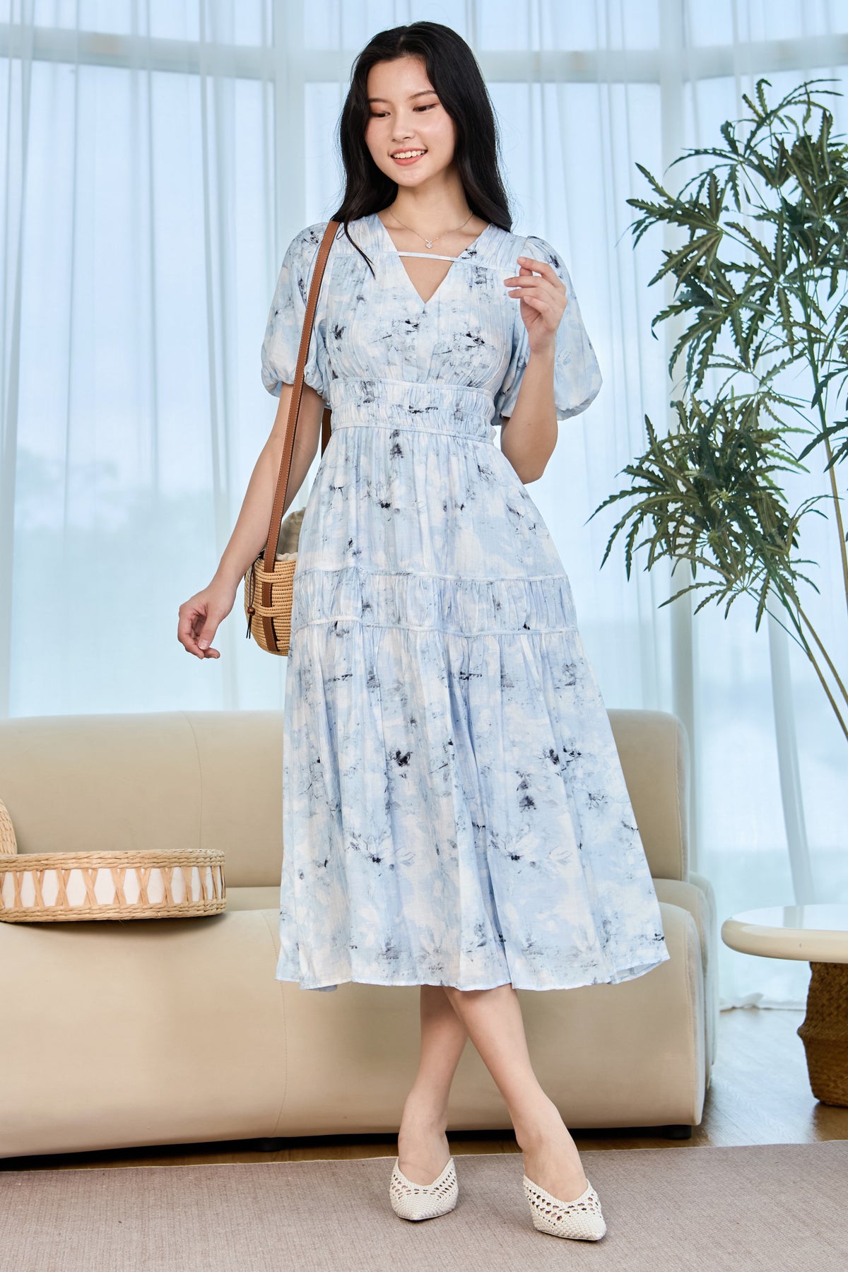 Tessa Key-Hole Pouf Sleeves Dress in Sky Floral