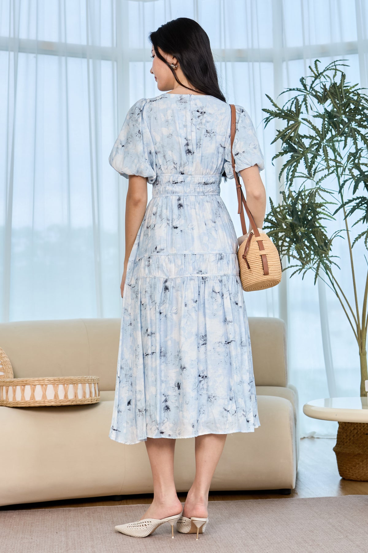 Tessa Key-Hole Pouf Sleeves Dress in Sky Floral