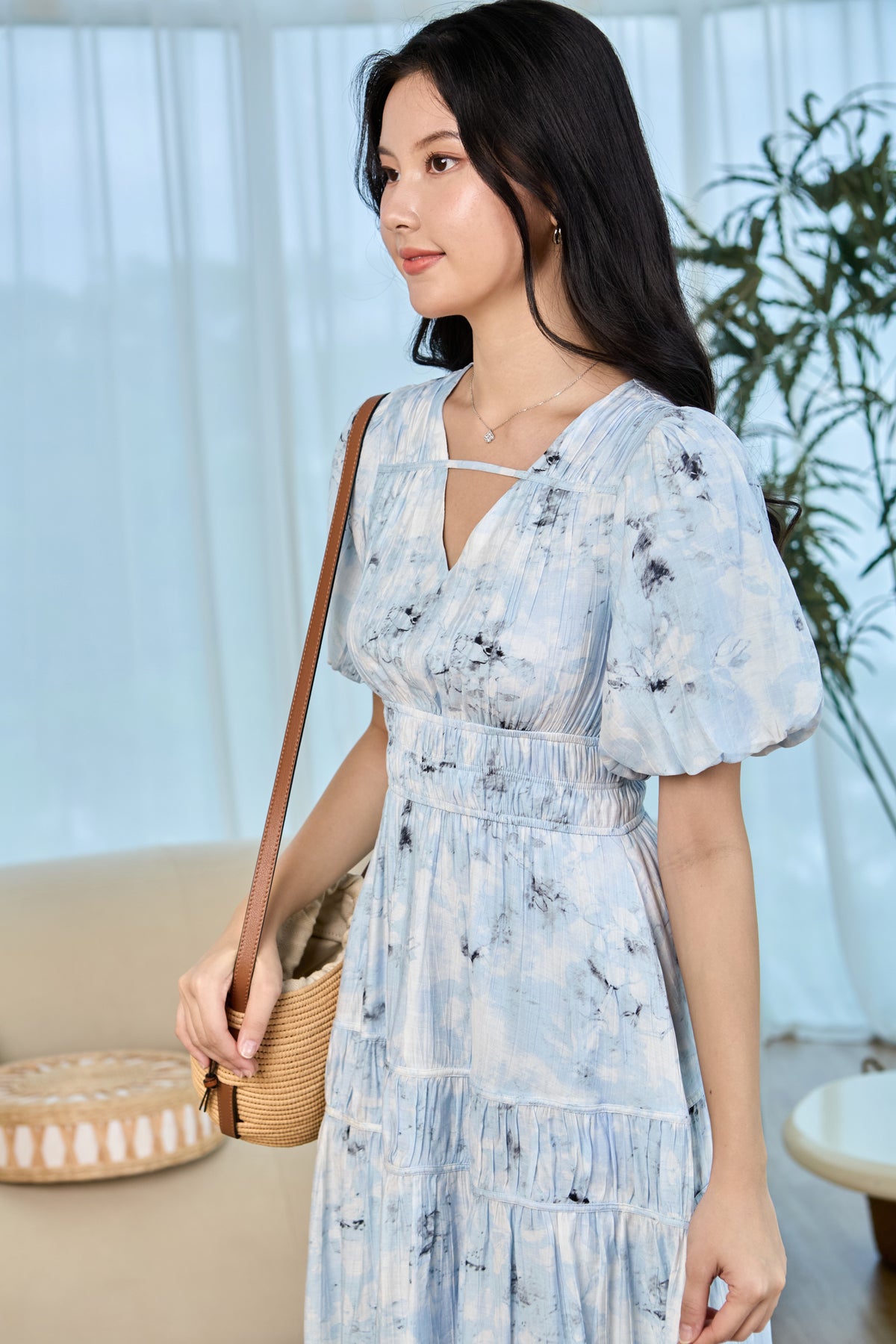 Tessa Key-Hole Pouf Sleeves Dress in Sky Floral