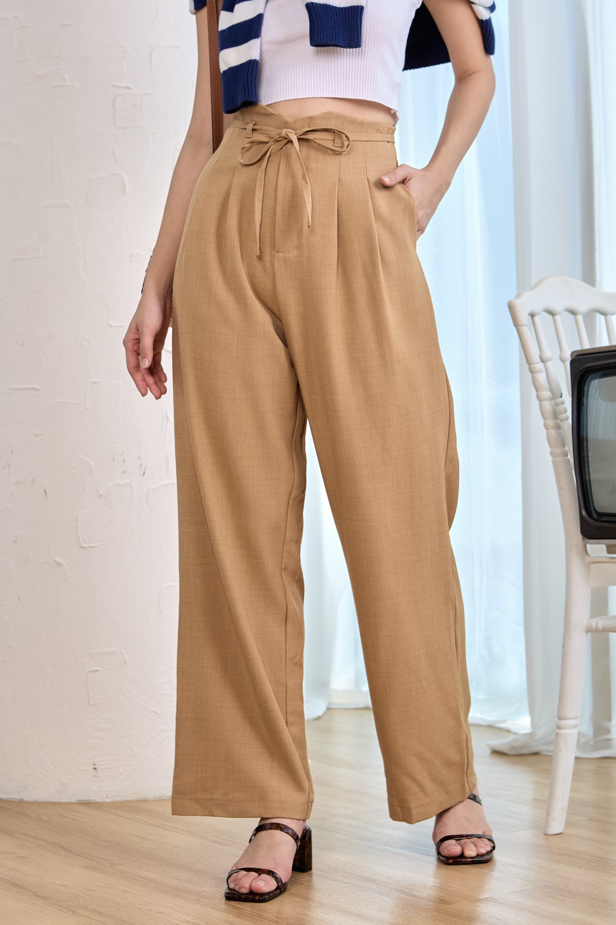 V-Cut Wide-Leg Pants in Camel