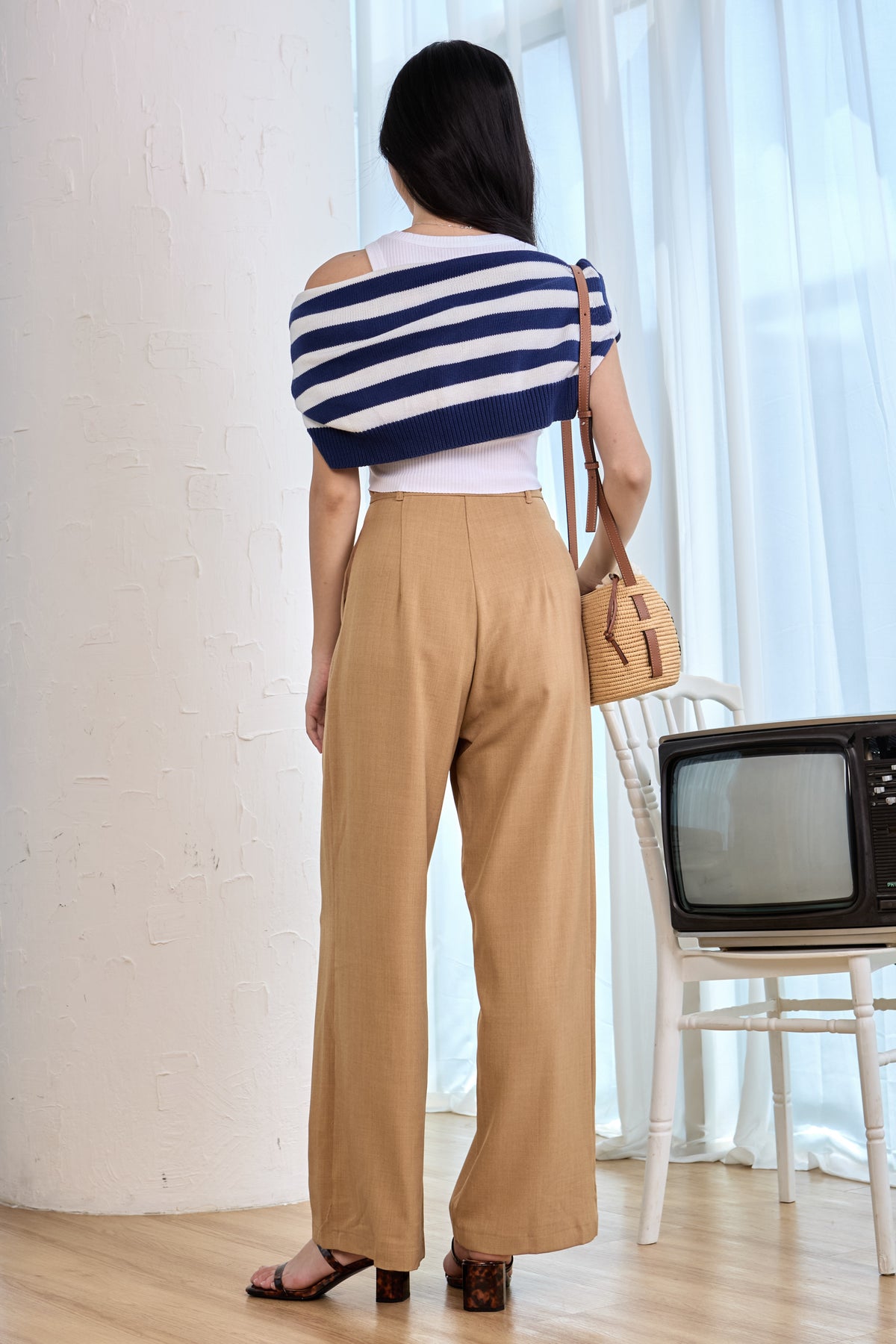 V-Cut Wide-Leg Pants in Camel