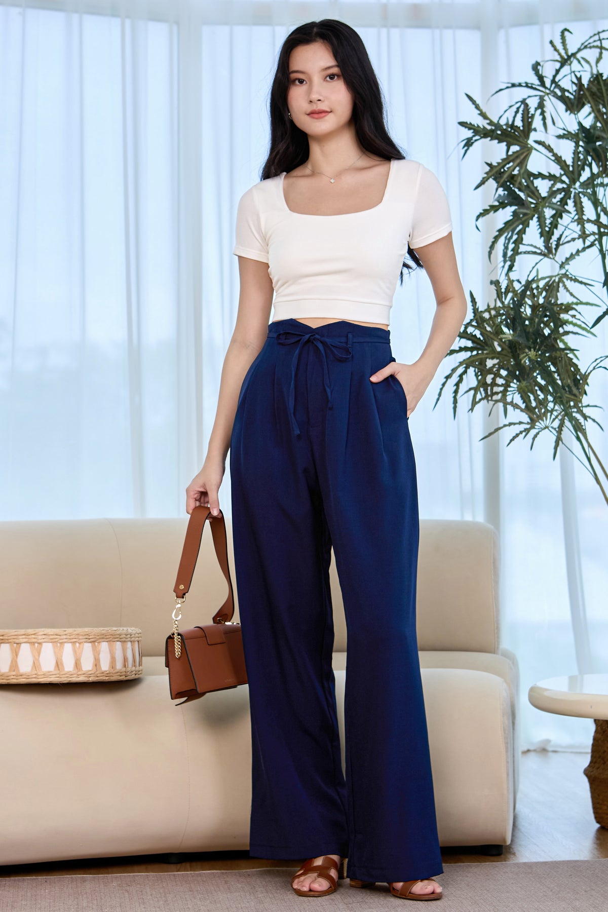 V-Cut Wide-Leg Pants in Navy